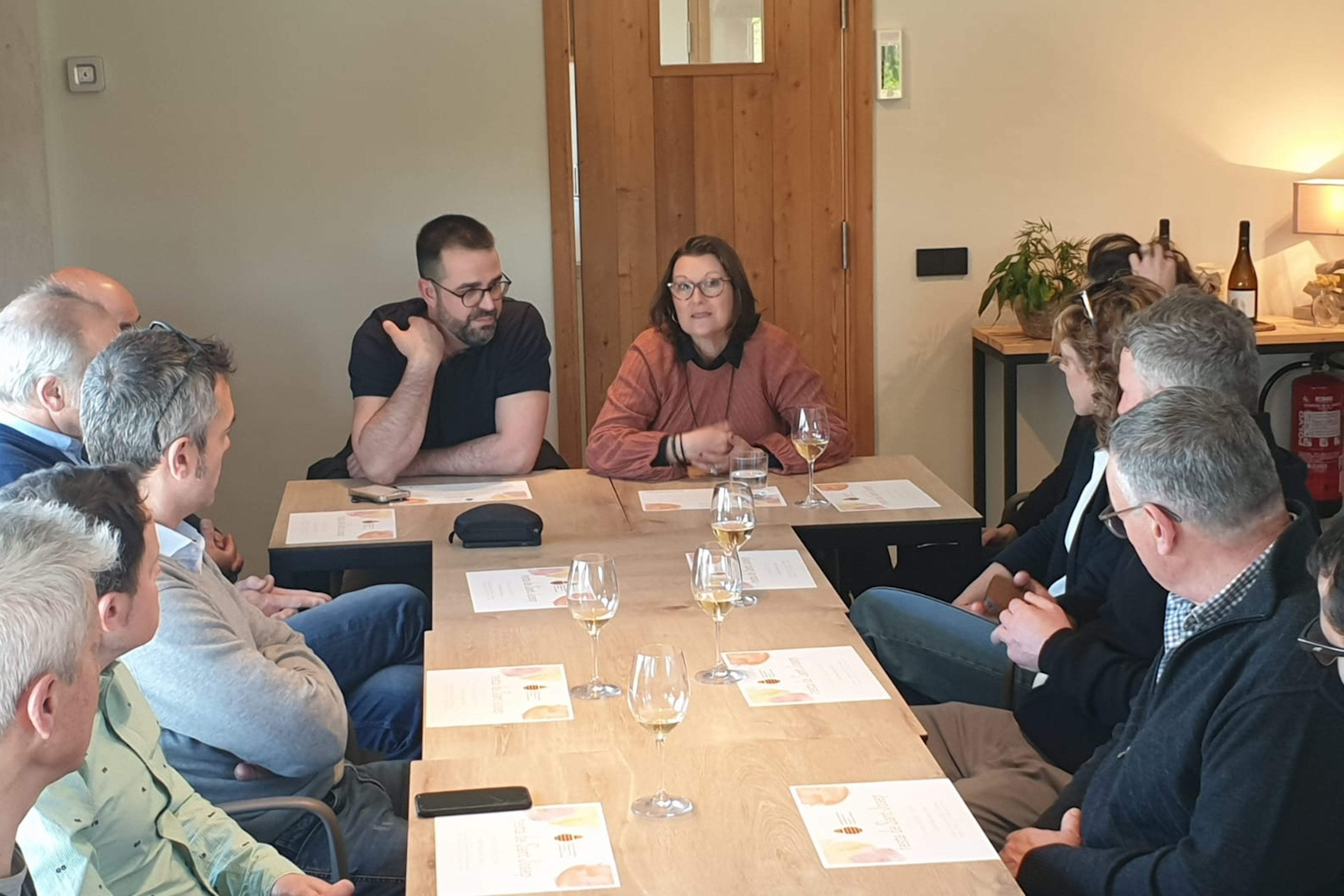 Diferents empresaris del món de la fusta es reuneixen per debatre l'estat del sector