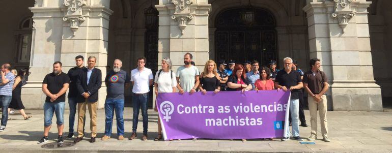 Minuto de silencio en repusla por el asesinato en Cabana de Bergantiños