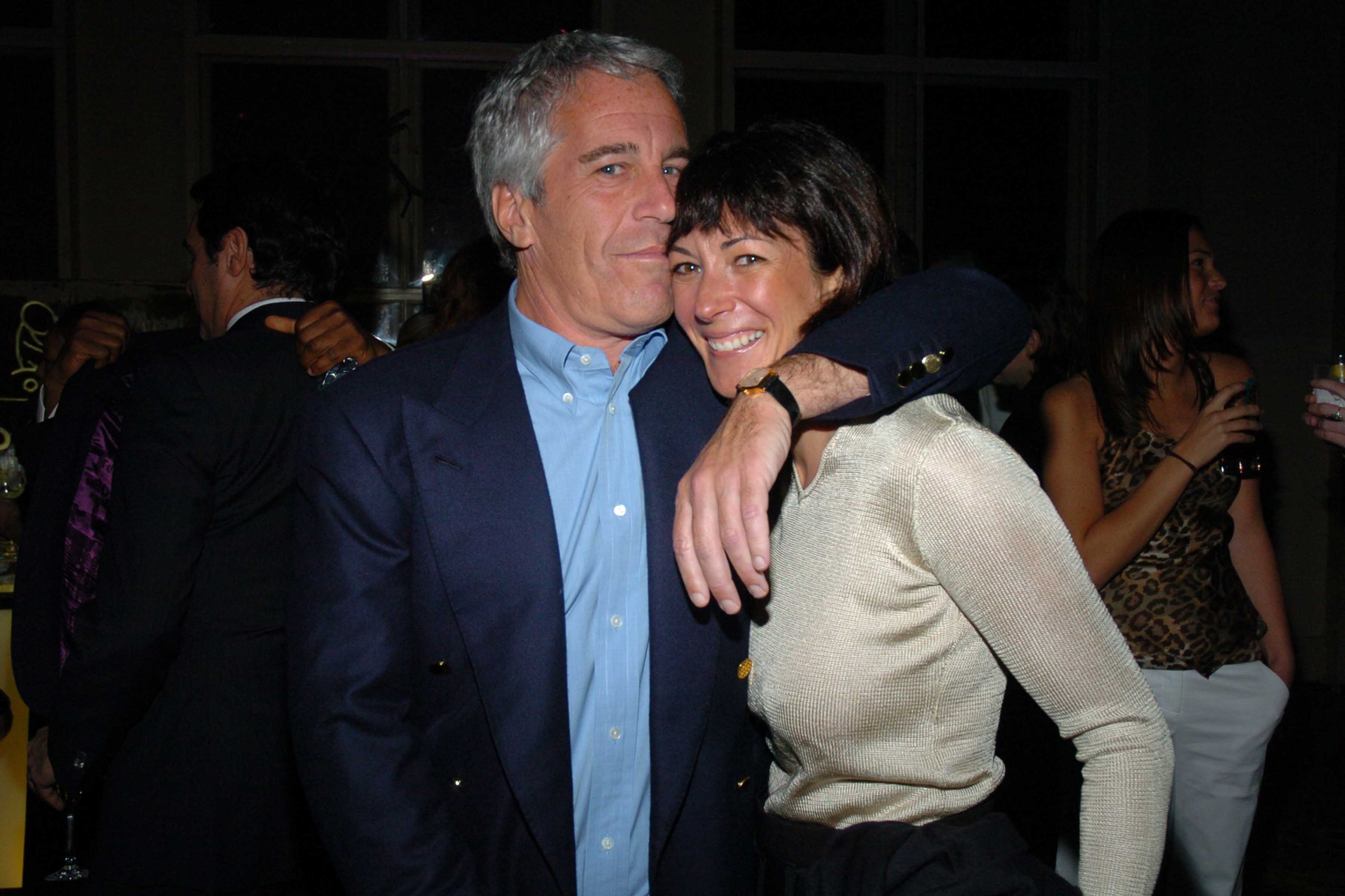 Una imagen de archivo del magnate Jeffrey Epstein y su expareja Ghislane Maxwell.