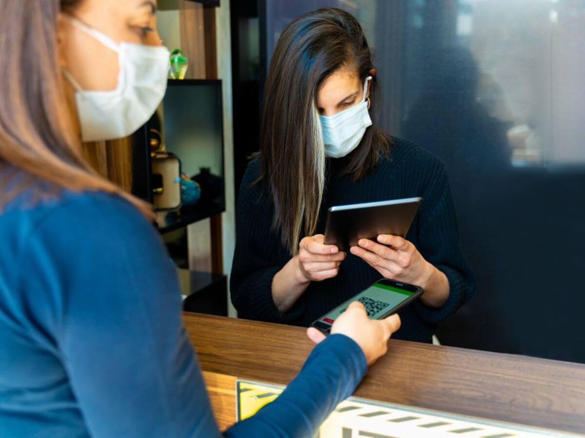 La Comunitat Valenciana exigirá el pasaporte covid en restaurantes, locales de ocio, residencias y hospitales