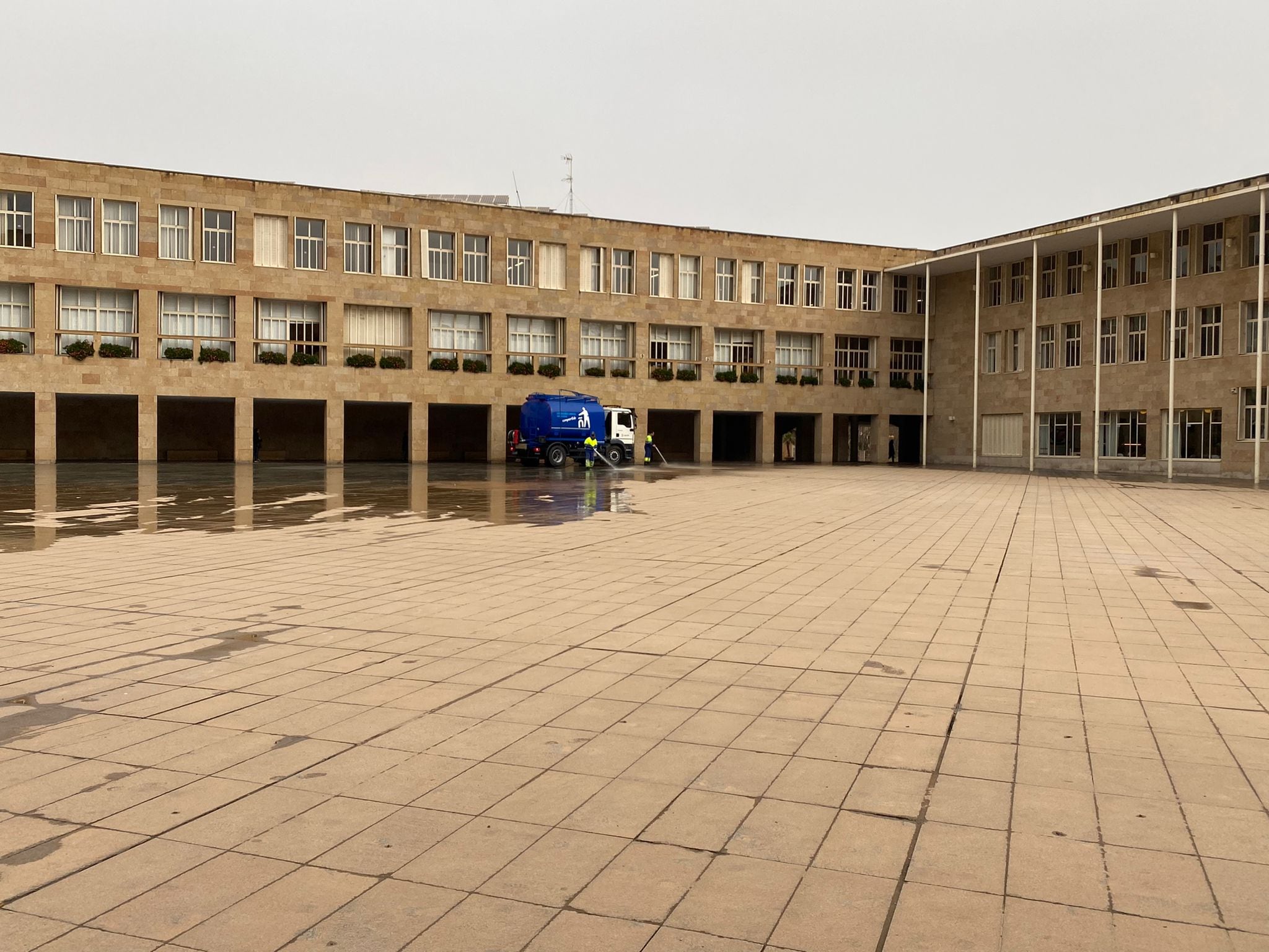 La plaza del Ayuntamiento de Logroño esta mañana