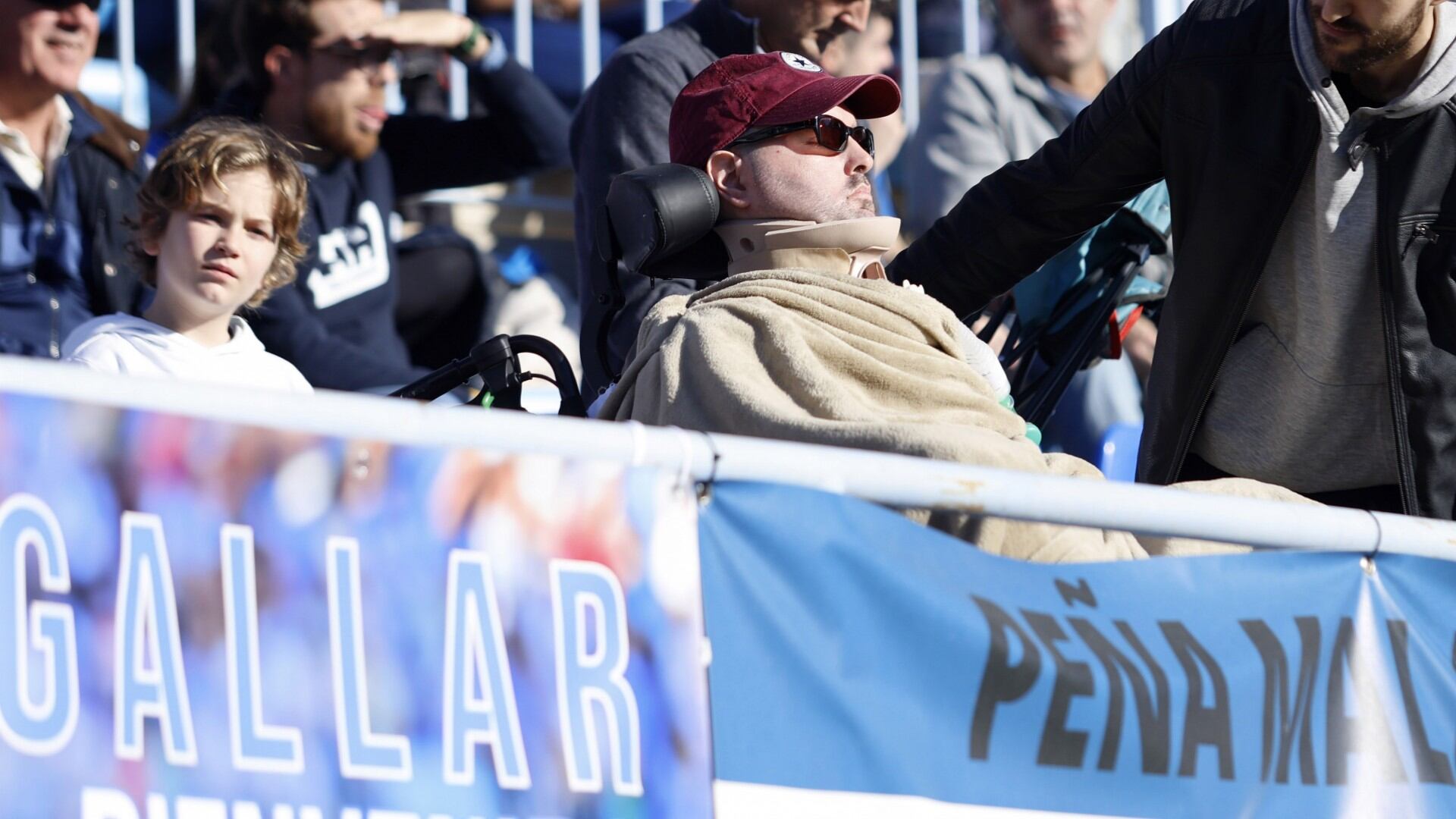 Manolo Mapelli es seguidor del Málaga desde hace más de 35 años y está luchando contra la esclerosis lateral amiotrófica (ELA)