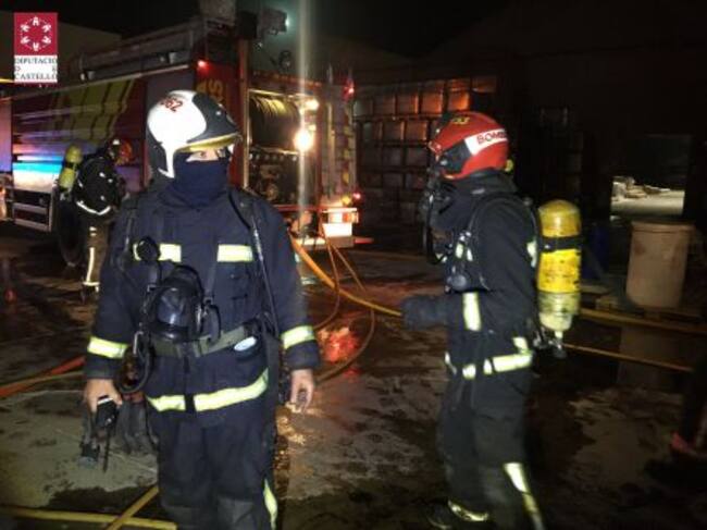 En el incendio han actuado hasta cuatro dotaciones de bomberos