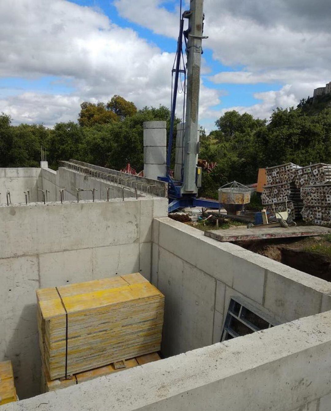 Obras de canalización de agua potable hasta el poblado del Santuario de la Virgen de la Cabeza.