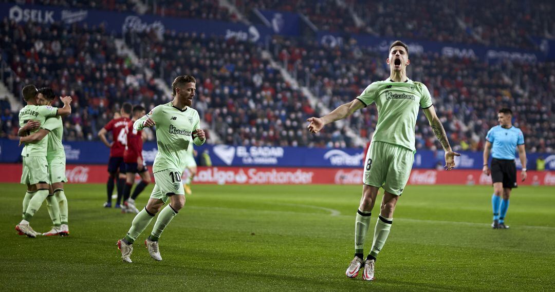 Oihan Sancet celebra el tercer gol en El Sadar