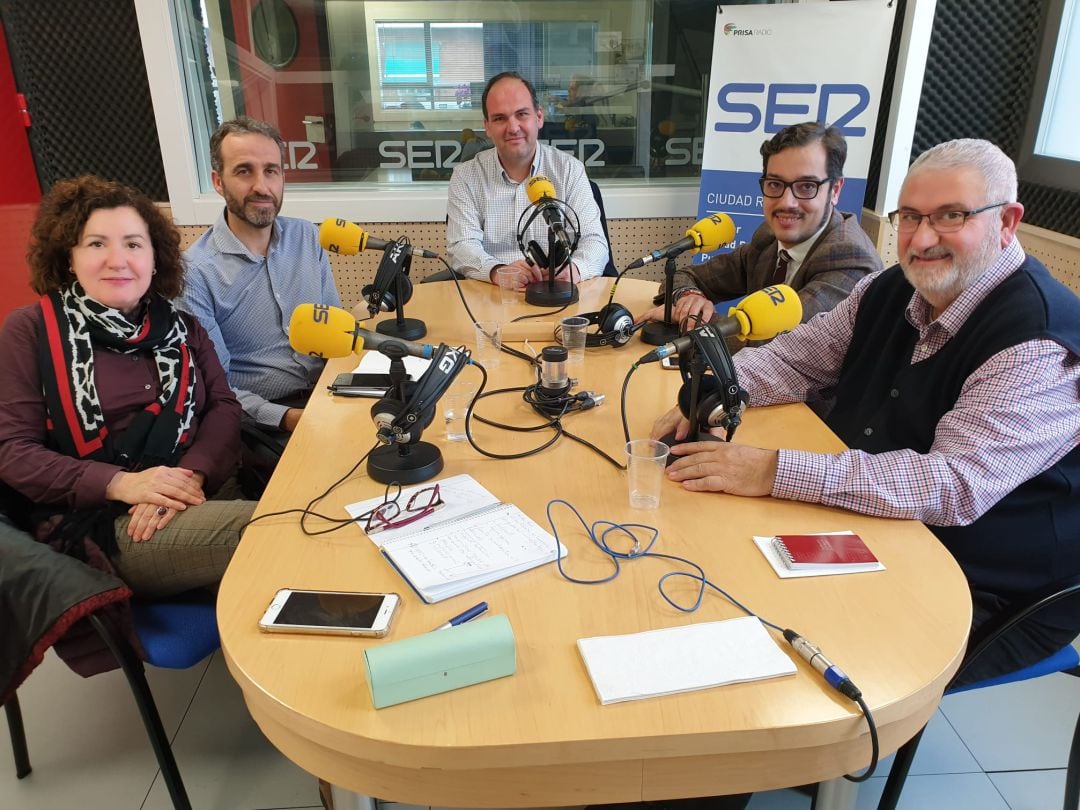 José Manuel Muñoz ( CCOO ) junto a los tertulianos de 'Minuto de oro'