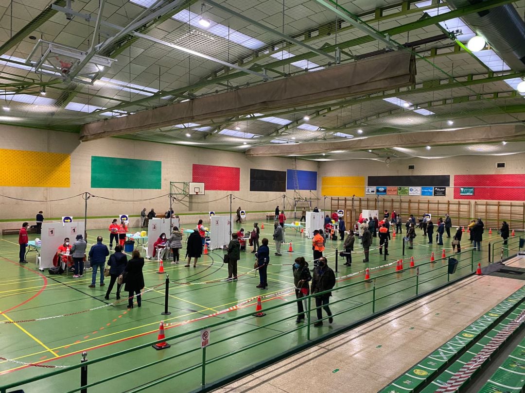 Se suman más jornadas de vacunación en el polideportivo Pablo Cáceres de Medina del Campo