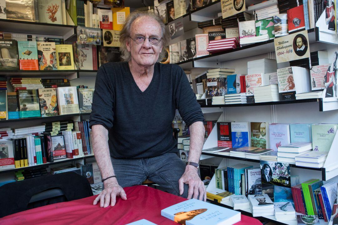 Aute es un músico, cantautor, director de cine, actor, escultor, escritor, pintor y poeta español