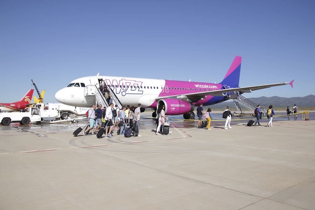 Un avión de Wizz Air en el Aeropuerto de Castellón