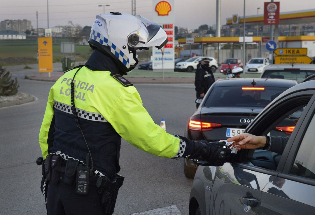 Uno de los controles de la Policía Local de Jerez