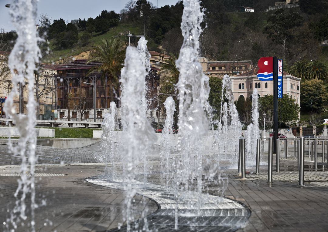 Fuente en la plaza del Guggeheim