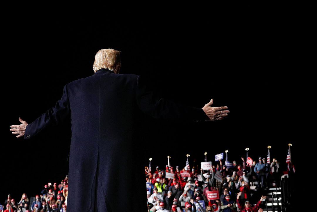 Trump ante sus votantes en un acto de campaña.