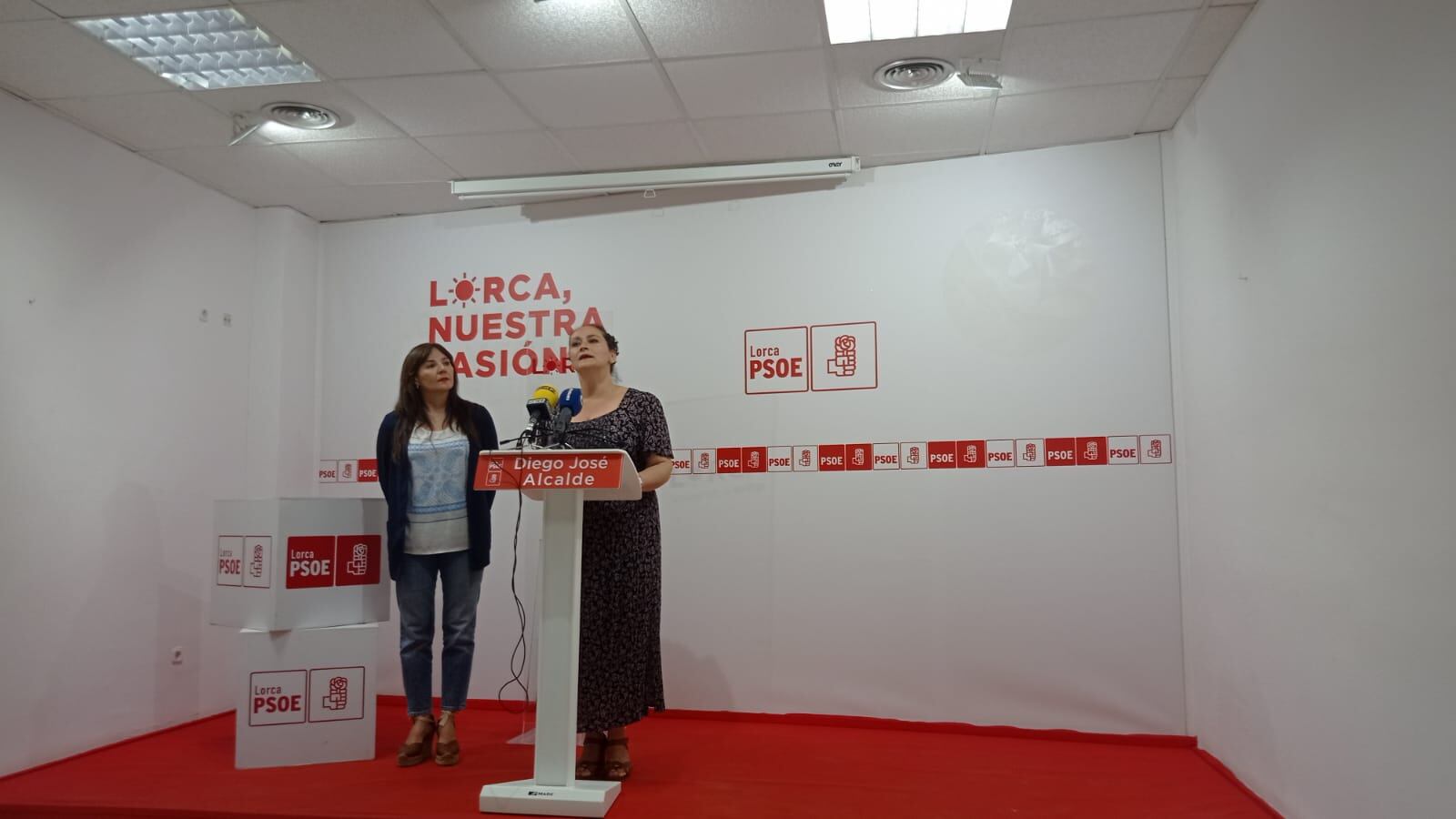 La diputada nacional, Marisol Sánchez Jódar y la concejala de Educación, Antonia Pérez