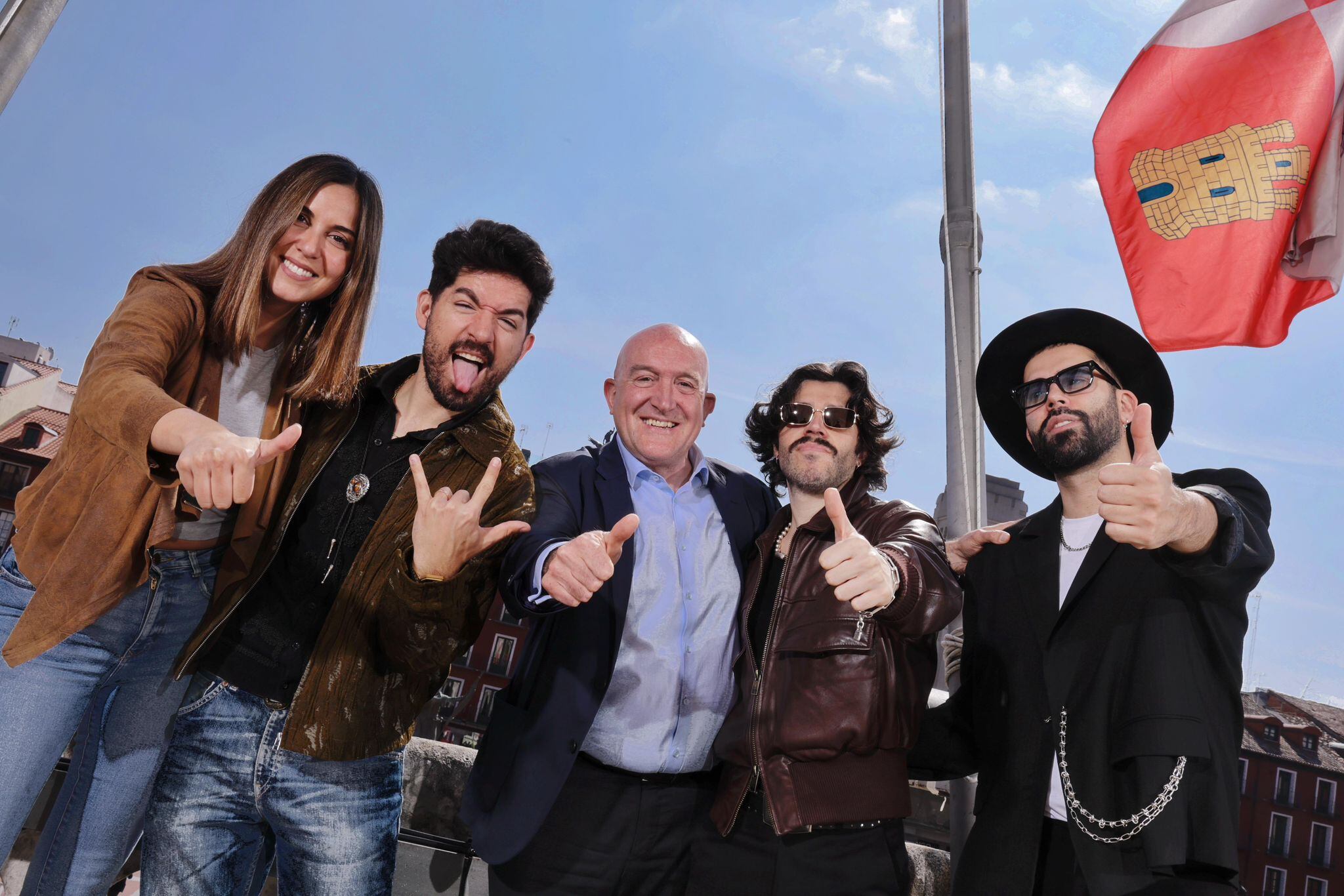 El grupo Siloé pregonará las Fiestas de la Virgen de San Lorenzo 2026 de Valladolid. En la imagen con el alcalde Jesús Julio Carnero y la concejala de de Turismo, Eventos y Marca, Blanca Jiménez