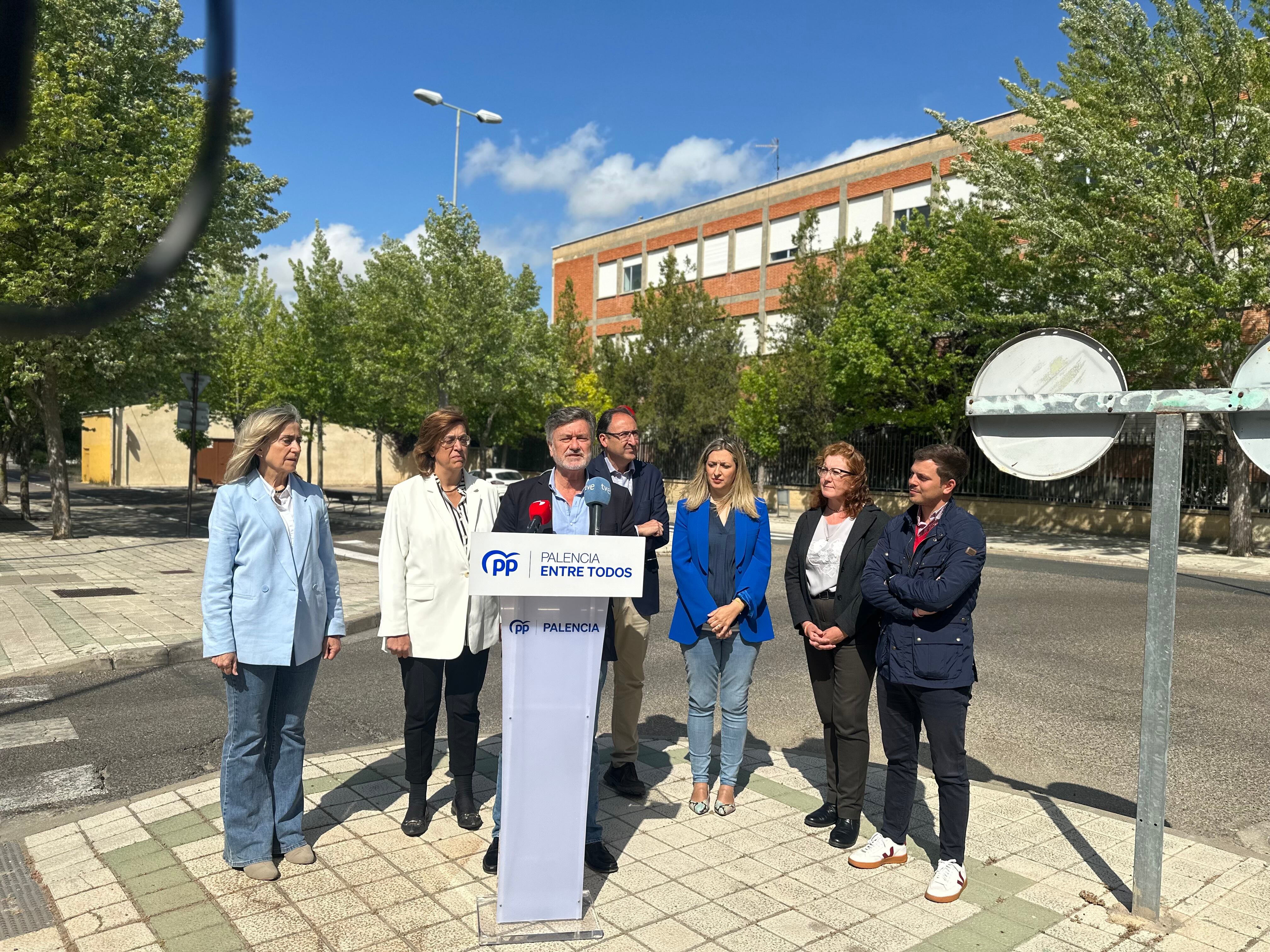El secretario del PP en Castilla y León, Francisco Vázquez, apoya a Polanco