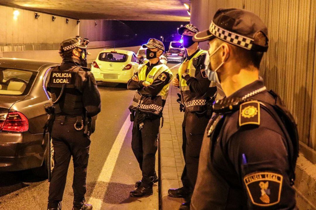 Control policial en la avenida de Dénia