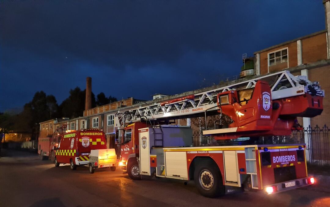 Despliegue de los bomberos en Sniace