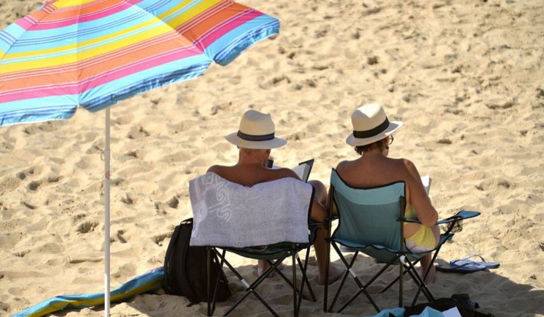 Imagen de turistas en la playa