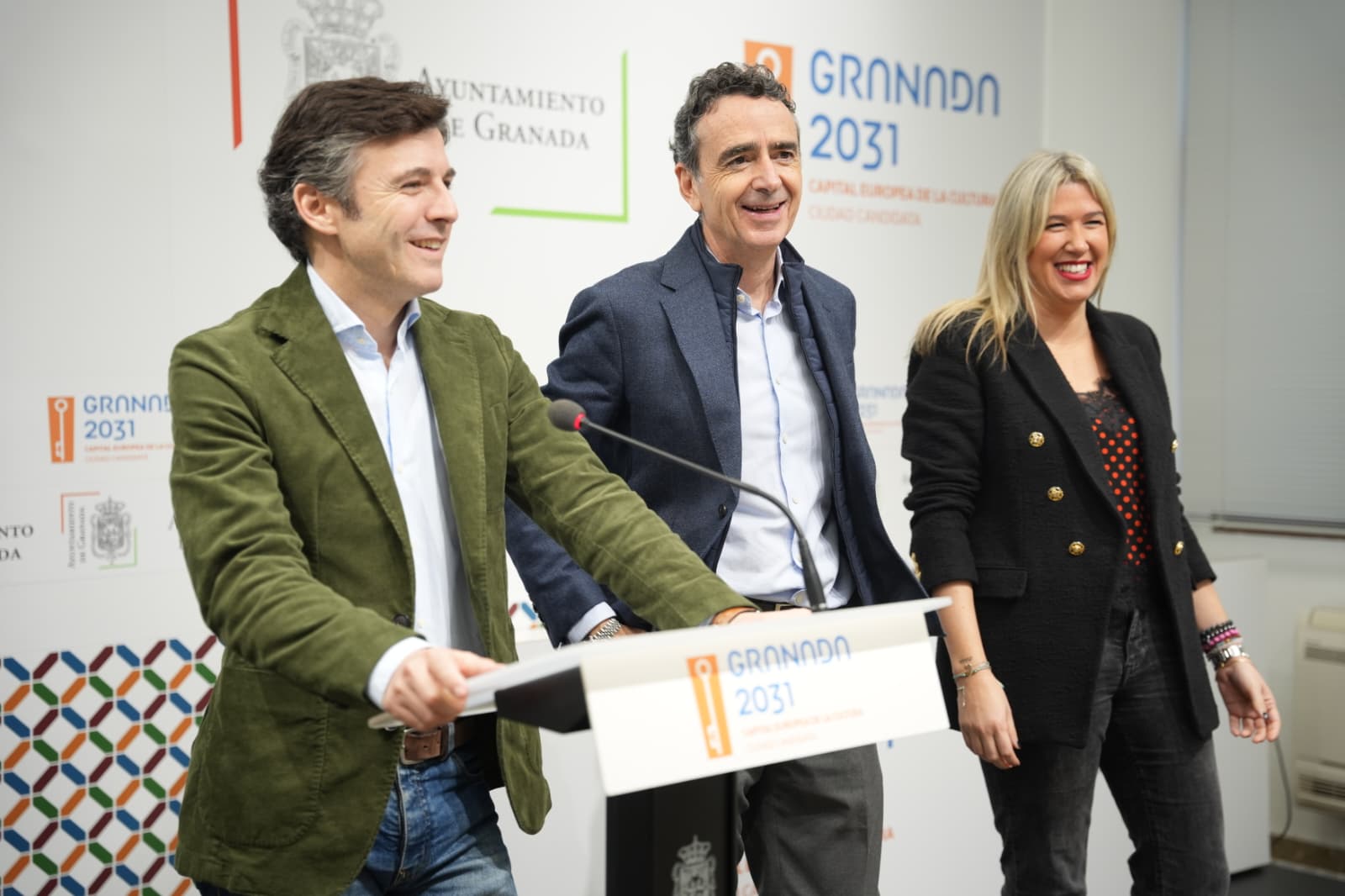 Rueda de prensa de Junta de Gobierno Local ofrecida por Jorge Saavedra, Enrique Catalina y Carolina Amate. - AYUNTAMIENTO DE GRANADA