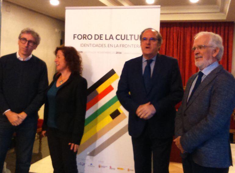 David Trueba, Berna González Harbour, Ángel Gabilondo y Antonio Fraguas, Forges, participantes en el II Foro de la Cultura