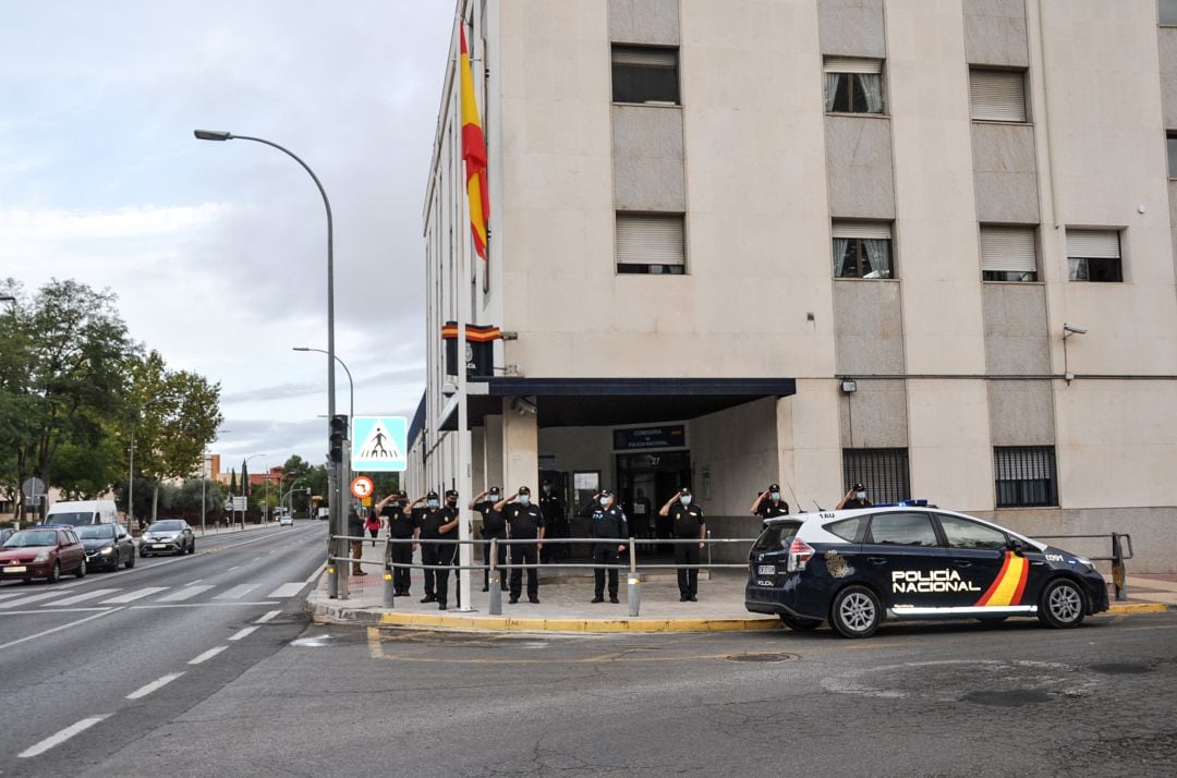 Imagen de la nueva ubicación de la bandera en la Comisaría de Ciudad Real