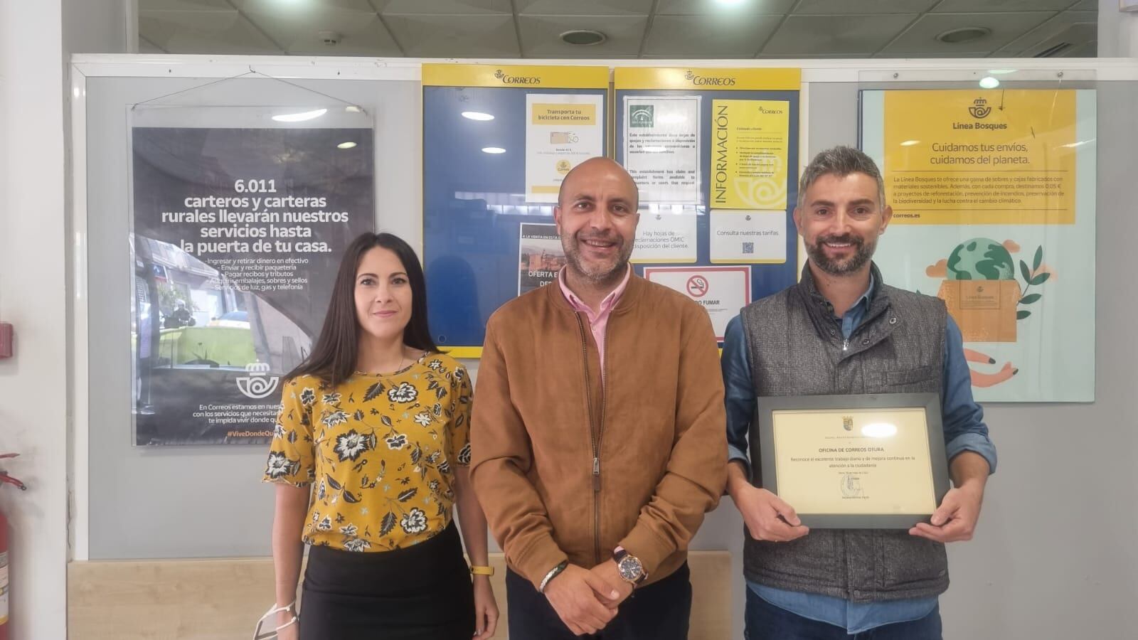 Reconocimiento al servicio de Correos en Otura