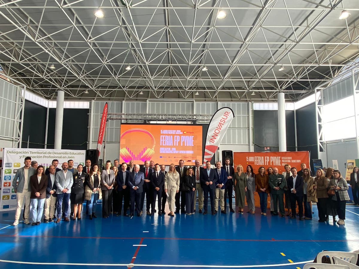 La tercera Feria Provincial de Formación Profesional en Andújar reúne a cerca de 2.000 jóvenes en el Pabellón Ferial de Andújar