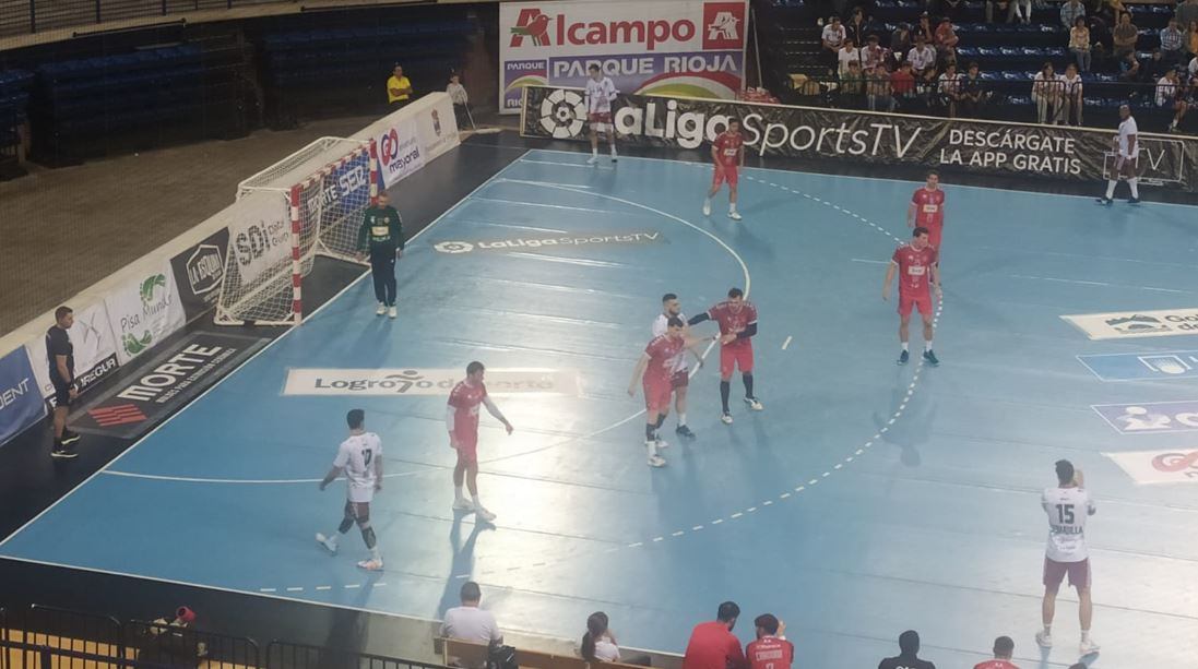 BM Logroño se llevó el partido ante el Bada Huesca