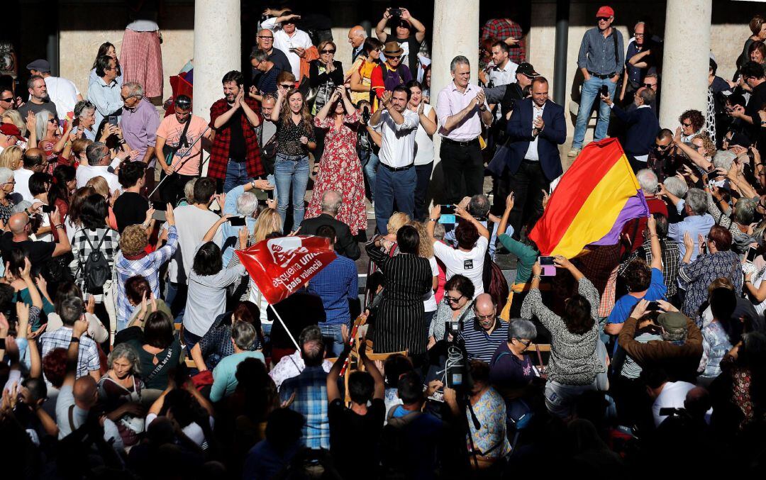 El coordinador federal de Izquierda Unida Alberto Garzón, ha participado, este domingo, en un mitin en València celebrado en el patio de La Nau