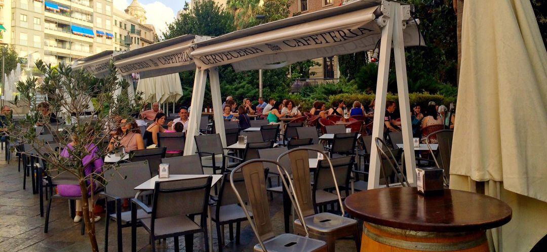 Terraza de un establecimiento hostelero en la capital. Foto de archivo.