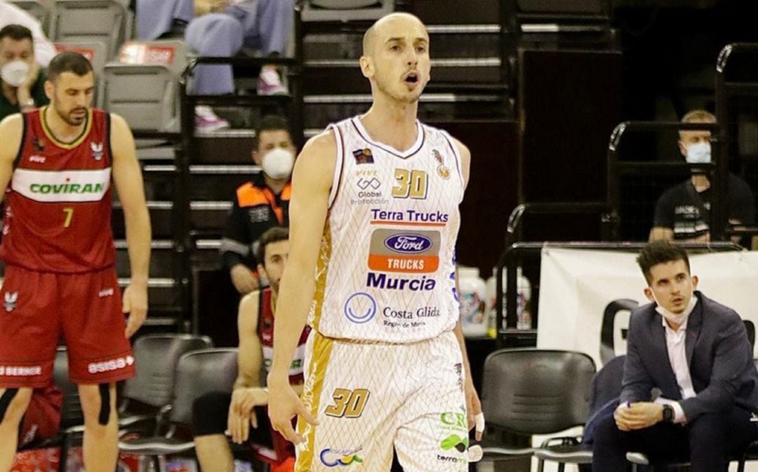 Álex Hernández en el partido ante Granada