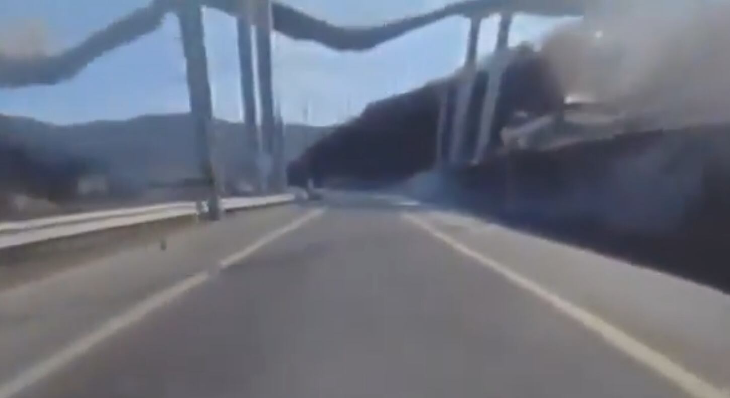 Imagen del momento del colapso del puente