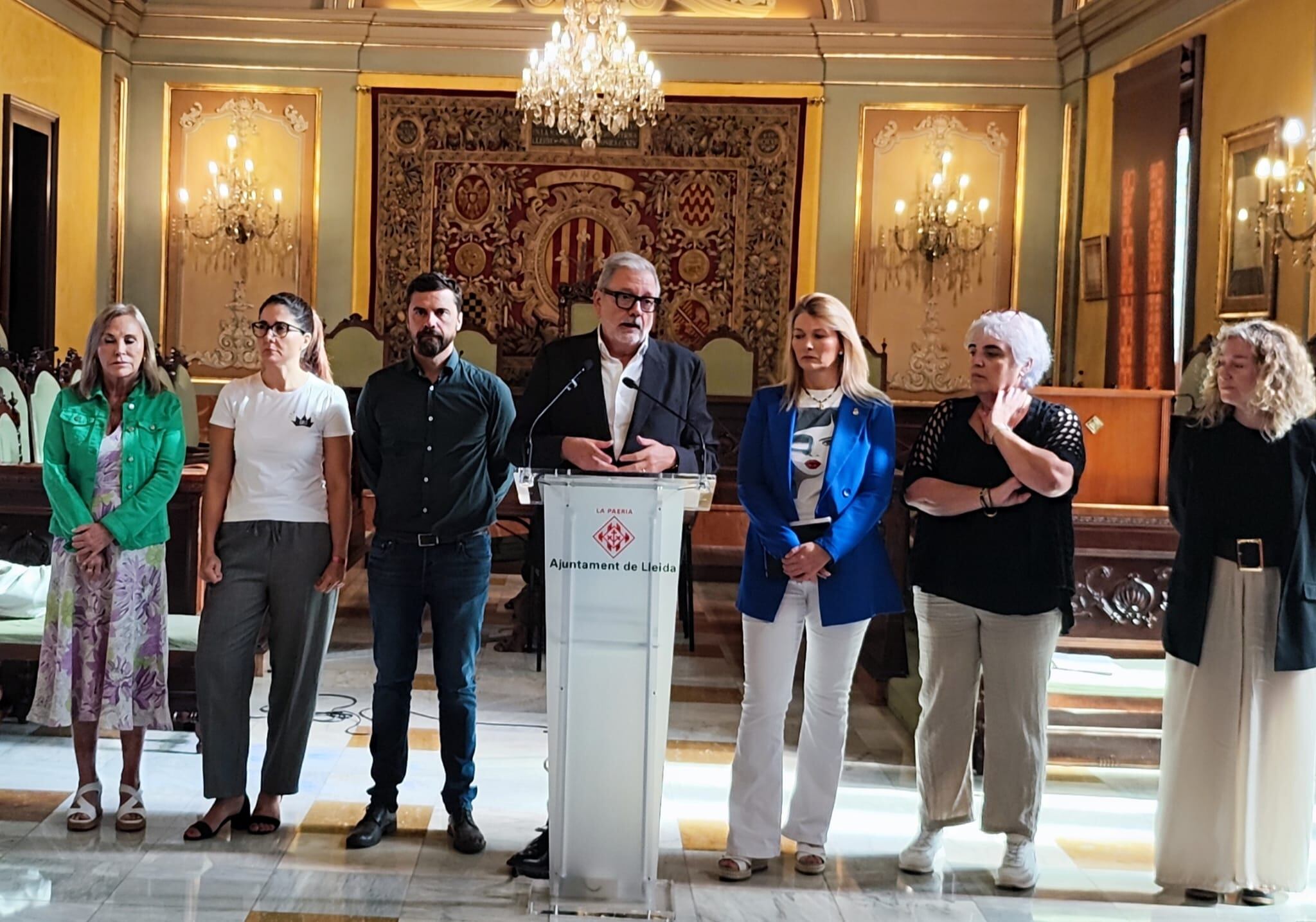 L'alcalde ha estat taxatiu sobre la necessitat de tenir un pla de Rodalies a Lleida durant la roda de premsa de repàs dels 100 primers dies de mandat. L'han acompanyat la resta de regidors del grup del PSC-Units per Avançar.