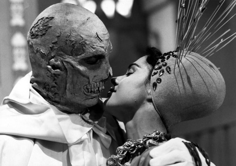 Fotograma de &#039;El abominable Dr. Phibes&#039; (Robert Fuest, 1971), con Vincent Price.