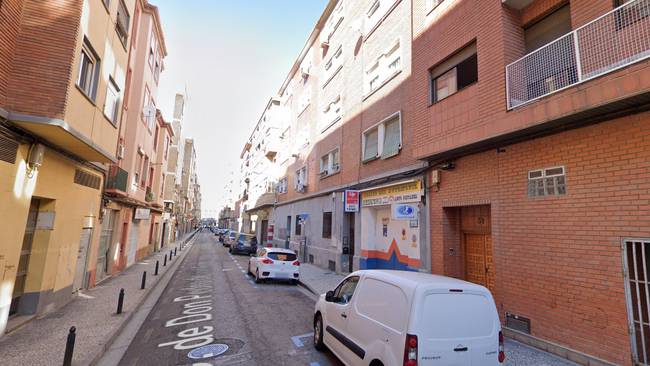 Vista de la calle Pedro de Luna, en el barrio zaragozano de Delicias, donde se produjo el crimen.