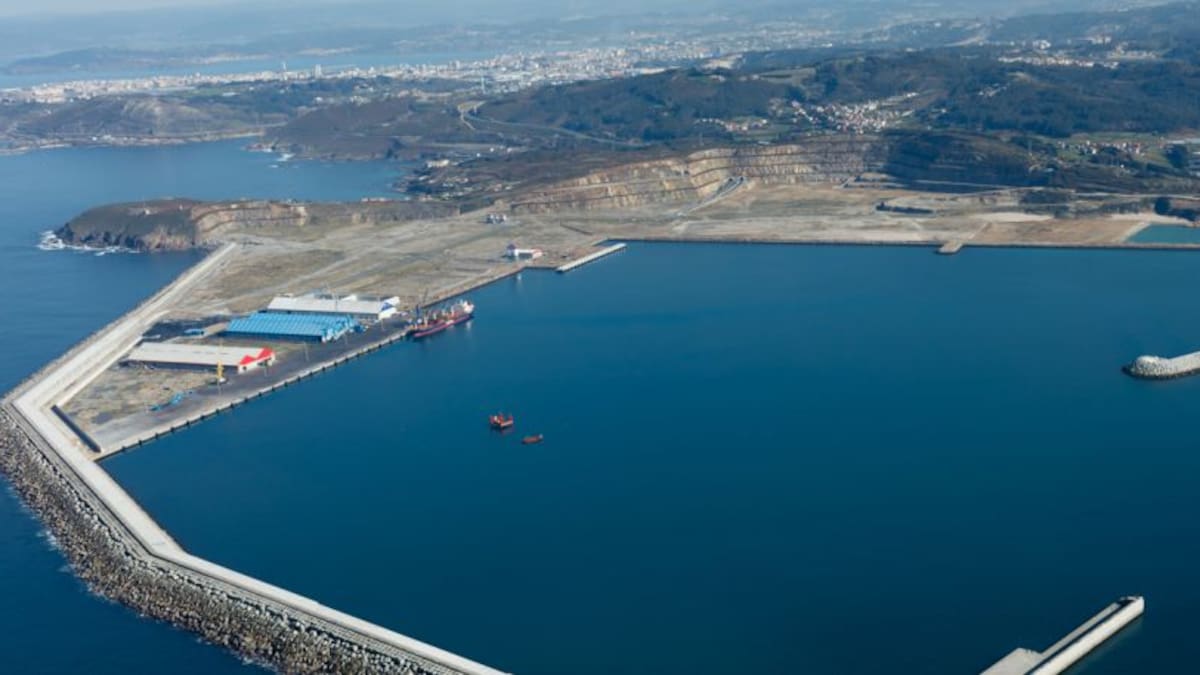 El Puerto plantea al Estado la cesión de los muelles al Concello a cambio de la condonación de la deuda