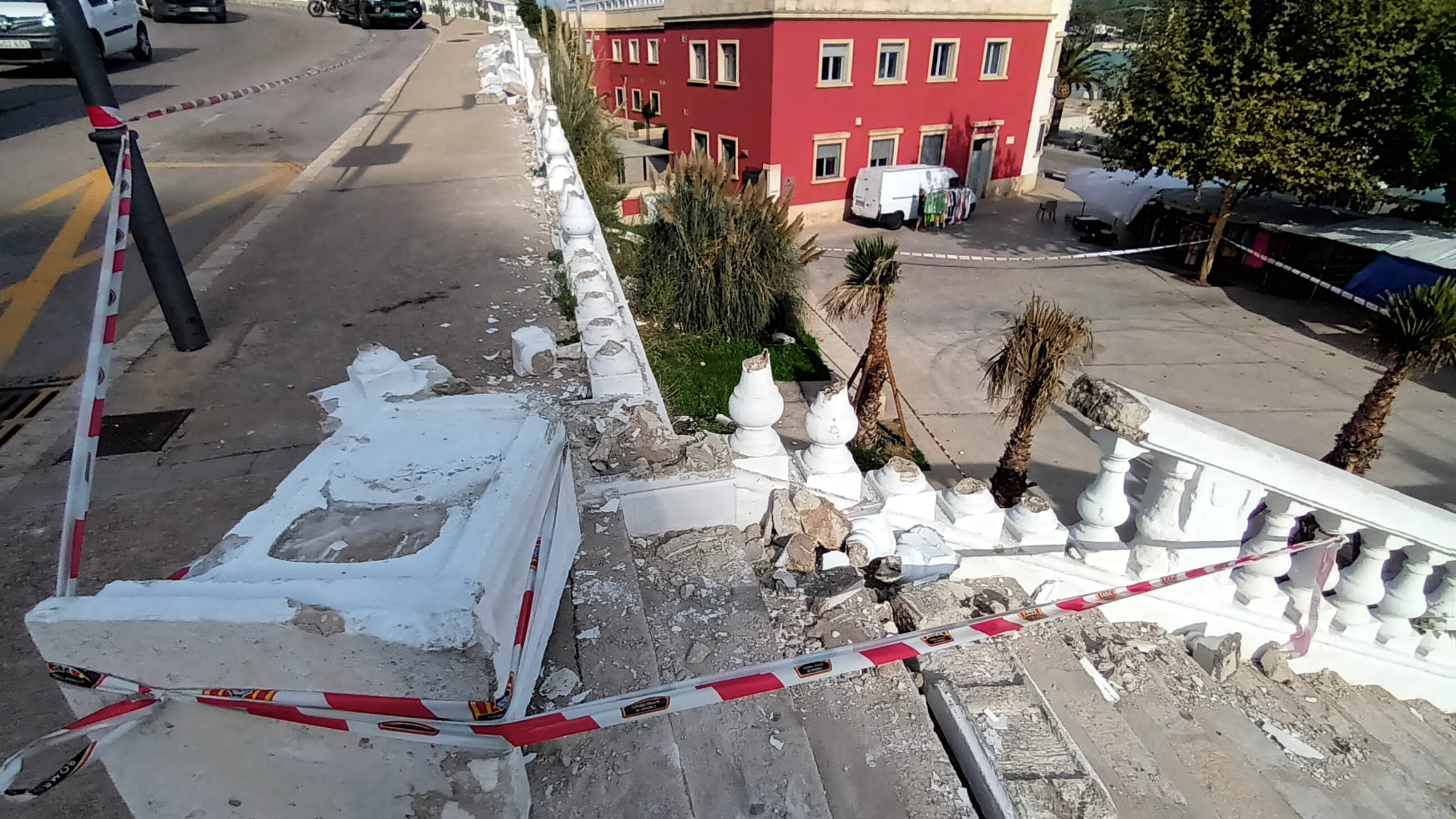 En aquest estat va quedar la balustrada