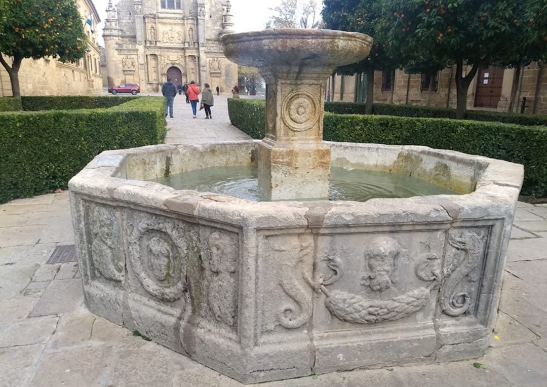 Fuente de la Plaza Vázquez de Molina