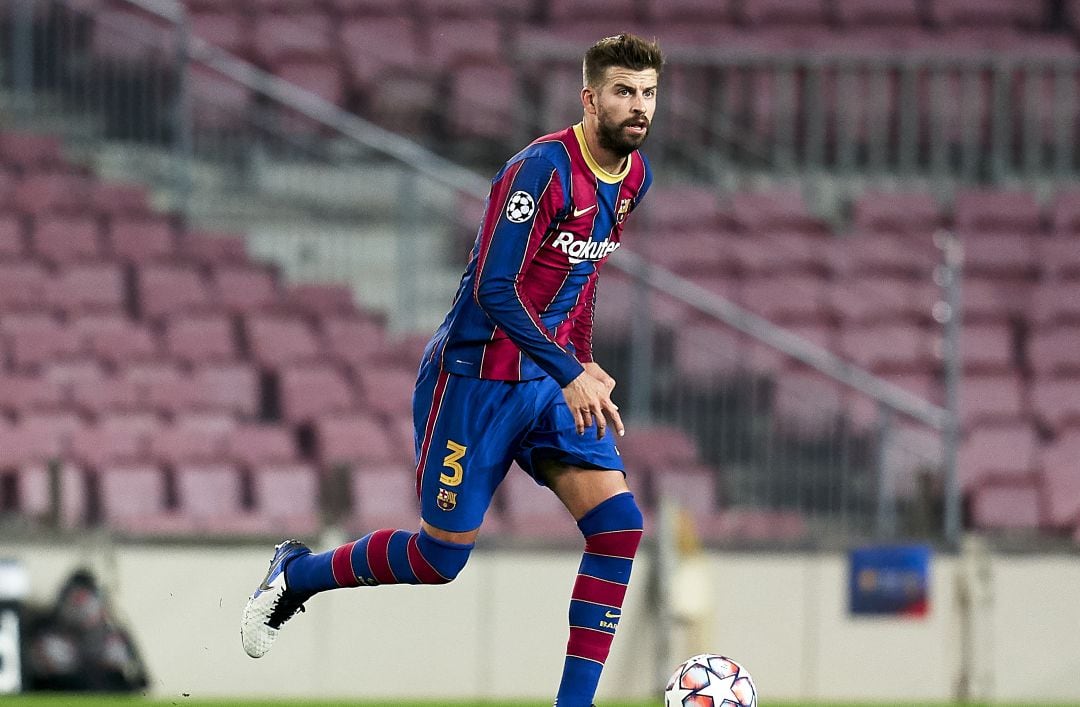 Piqué, en acción con el Barcelona, en la presente temporada