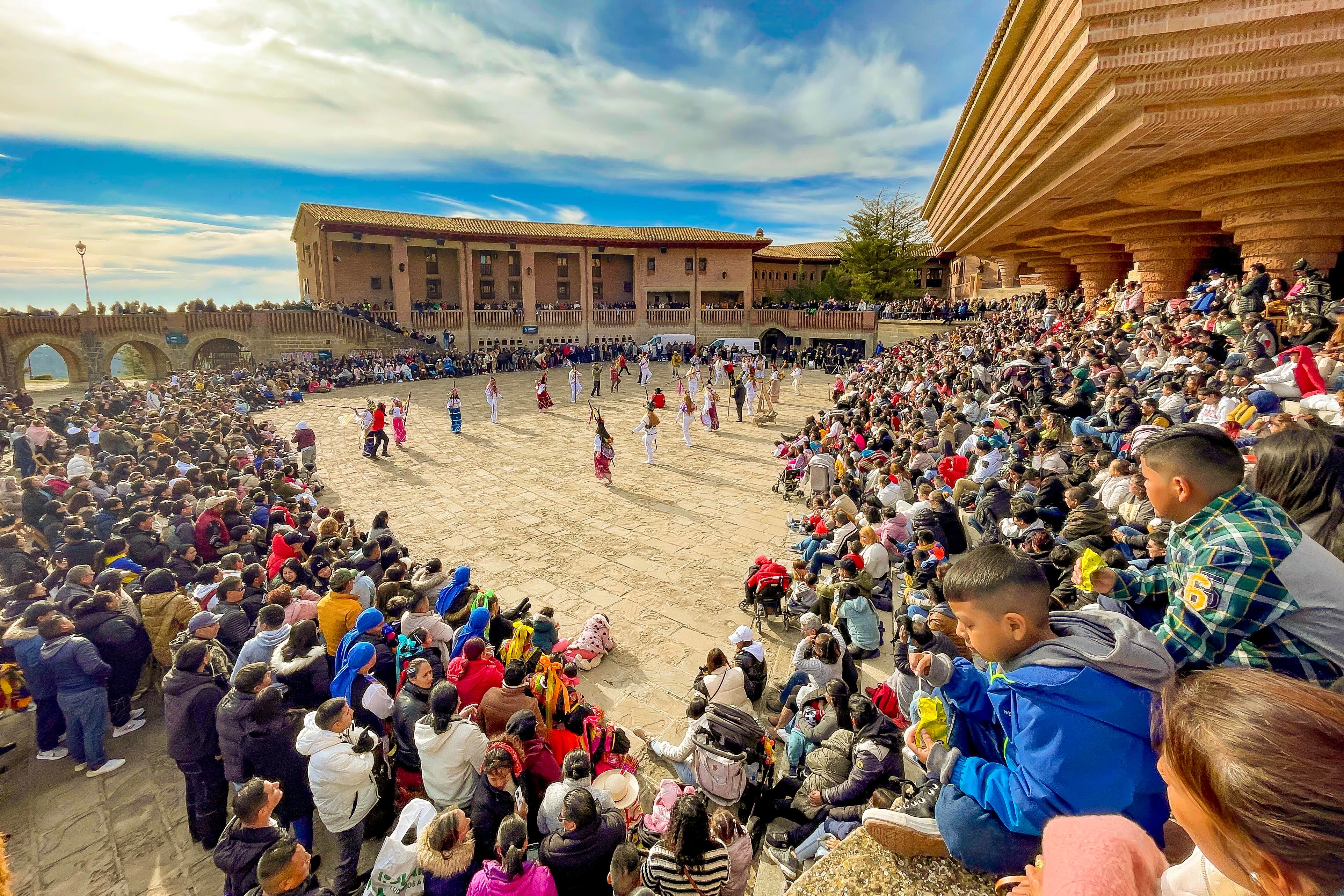 Peregrinos ecuatorianos en Torreciudad