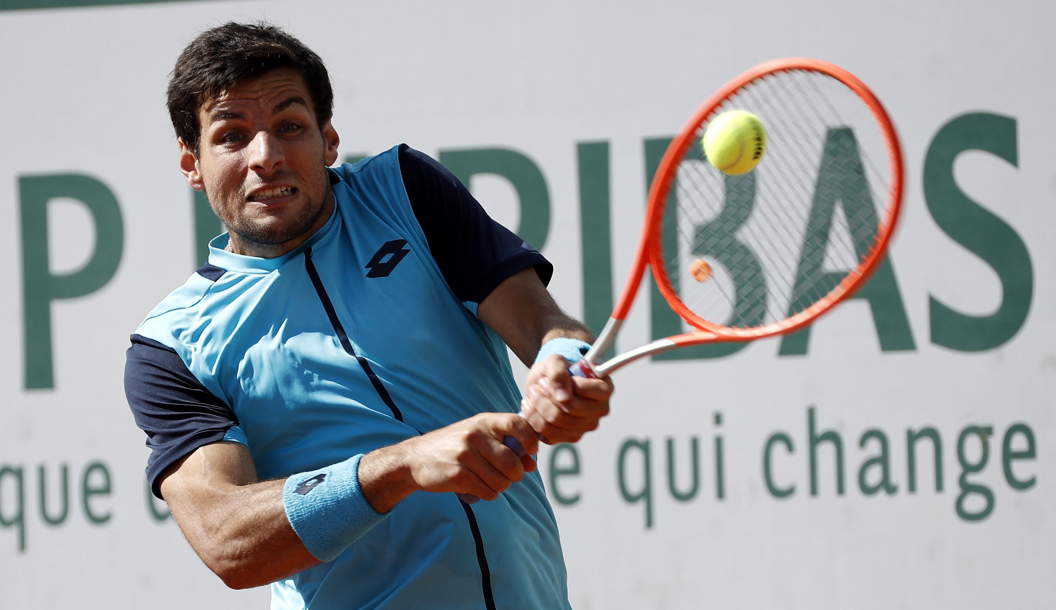 Bernabe Zapata Miralles, durante el partido de Roland Garros ante Isner