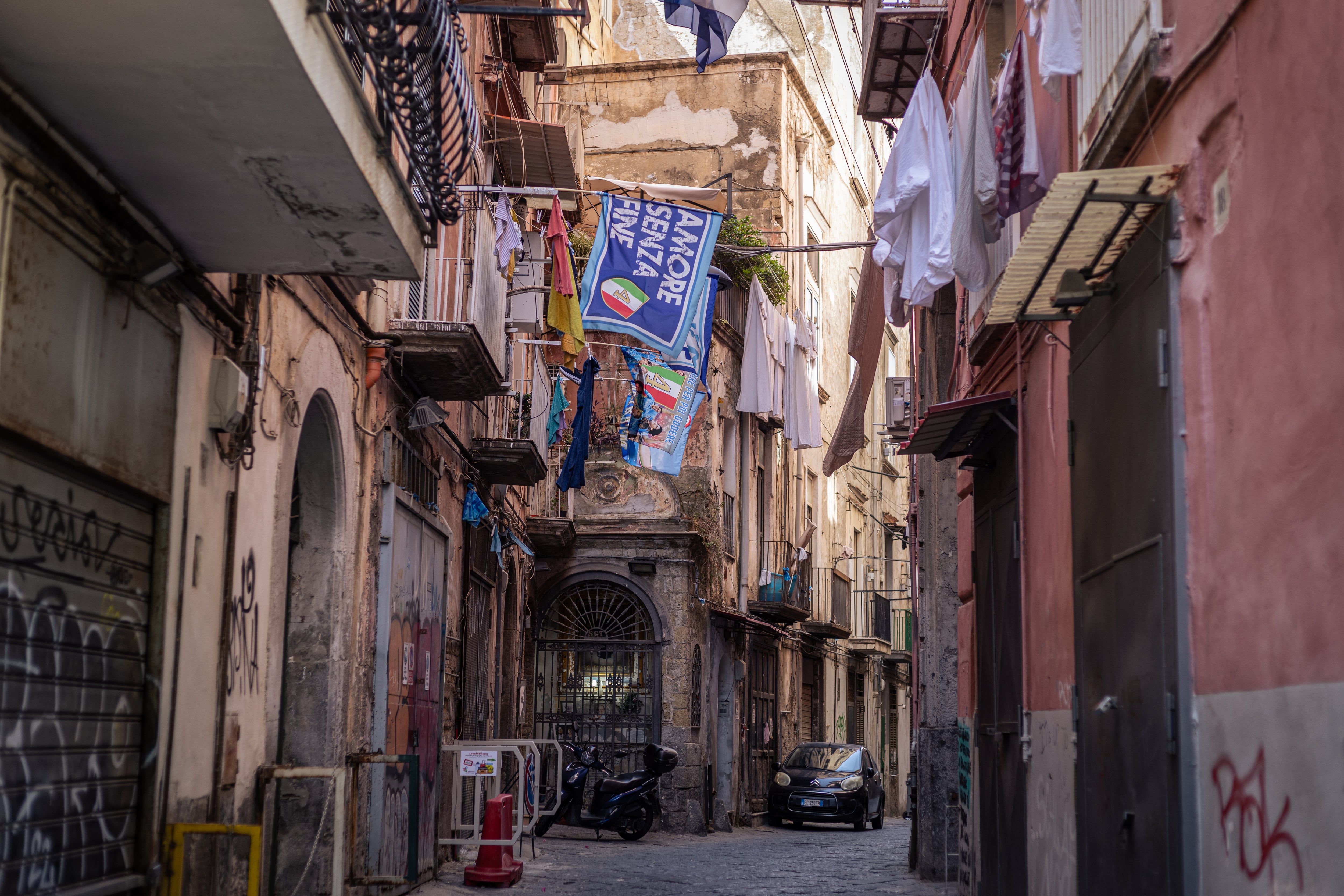 Vista de una calle en Nápoles. (Photo by Telmo Pinto/SOPA Images/LightRocket via Getty Images)