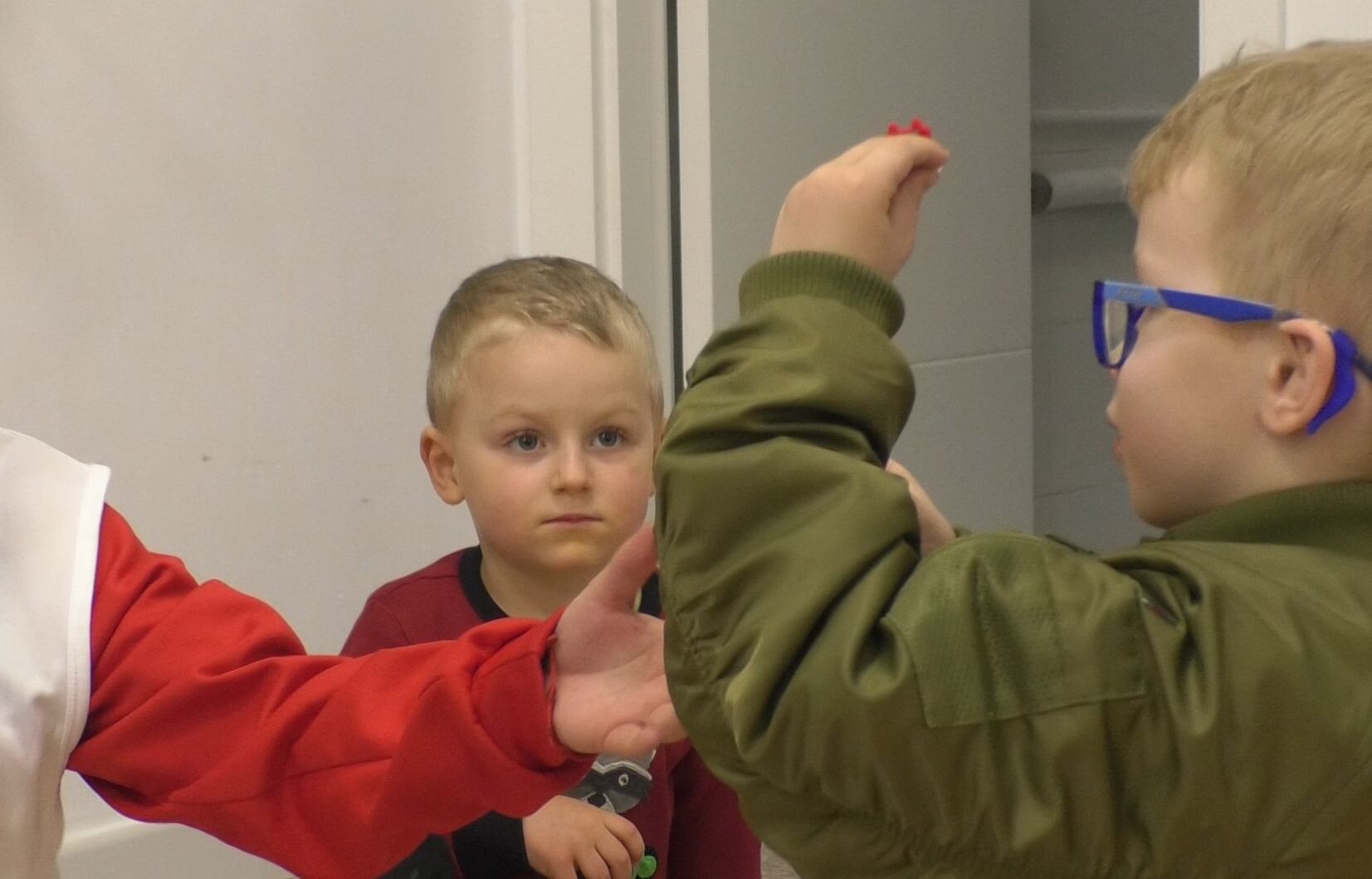 Niños ucranianos jugando