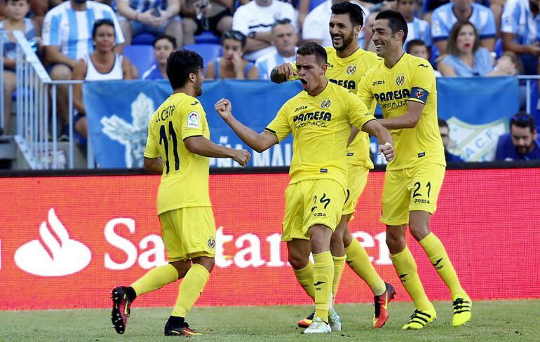 Jaume Costa festeja su tanto junto a sus compañeros.