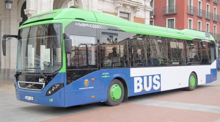 Un autobús de la empresa AUVASA