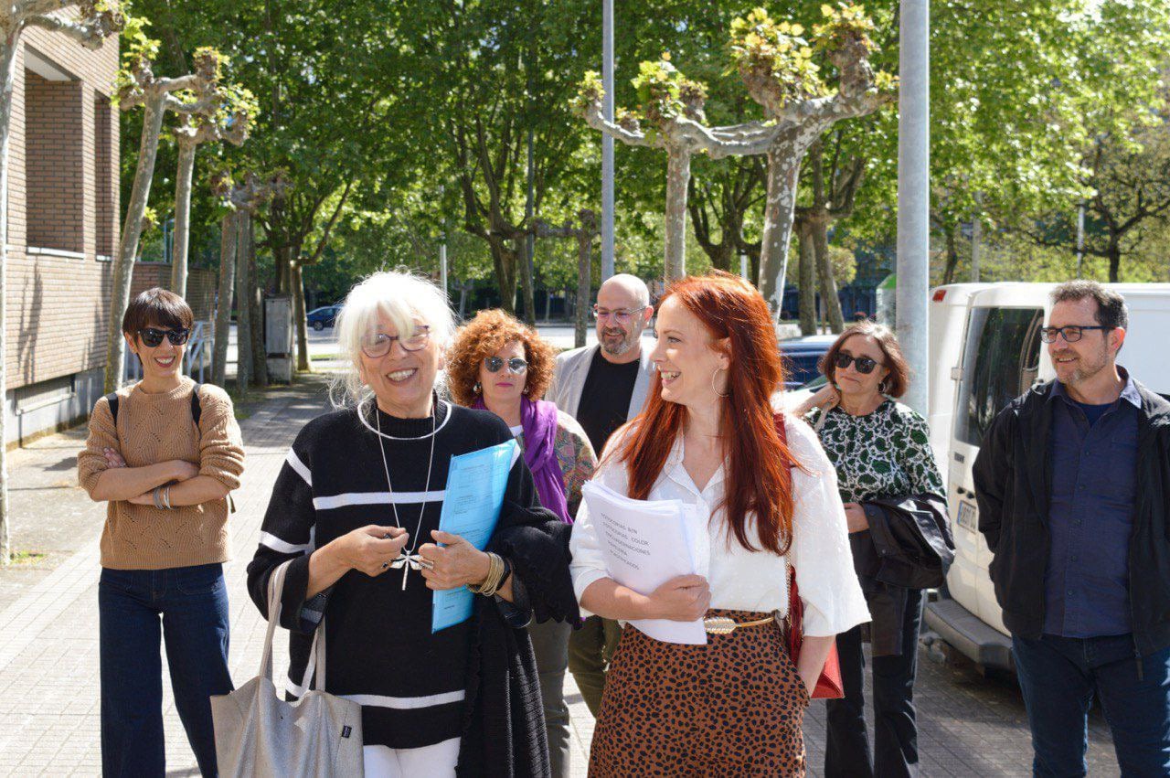 (De izq. a dcha.) Las exconcejalas de Podemos en Ponferrada, Luisa Varela y Lorena González