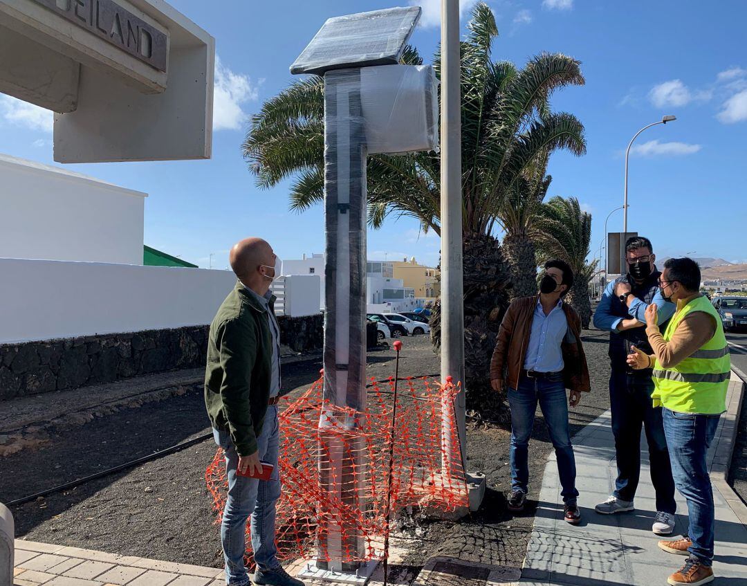 Corujo: “Apostamos por un sistema de información inteligente, moderno y sostenible que permite al usuario conocer, en tiempo real, lo que falta para que llegue la próxima guagua”.