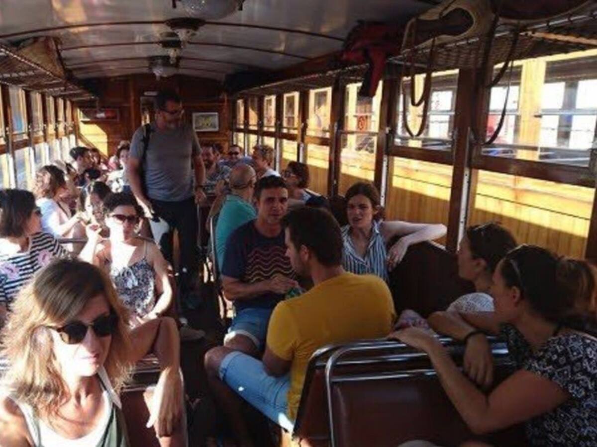 Los trabajadores del Ferrocarril de Sòller se manifiestan para reclamar la promoción interna por antigüedad