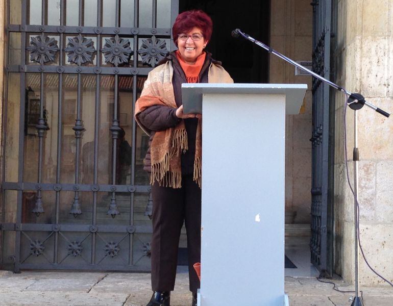 Dolores Urueña, integrante de la asociación de mujeres rurales, durante la lectura del manifiesto en el día internacional de la mujer.