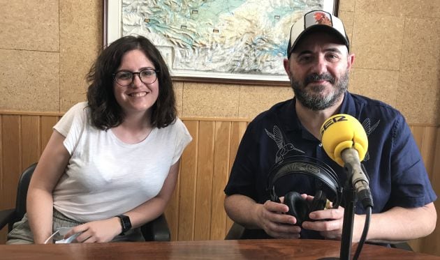 Marta Aparicio y Juanra Fernández en el estudio central de SER Cuenca.